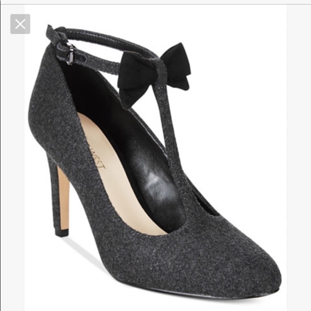 Like new Nine West holliston t strap bow heels